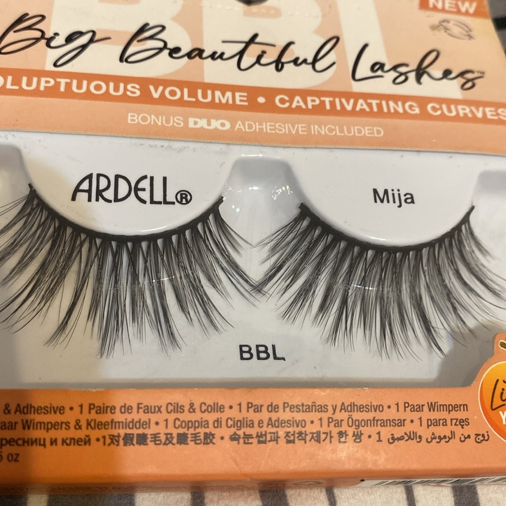Lashes - Picture 2 of 3